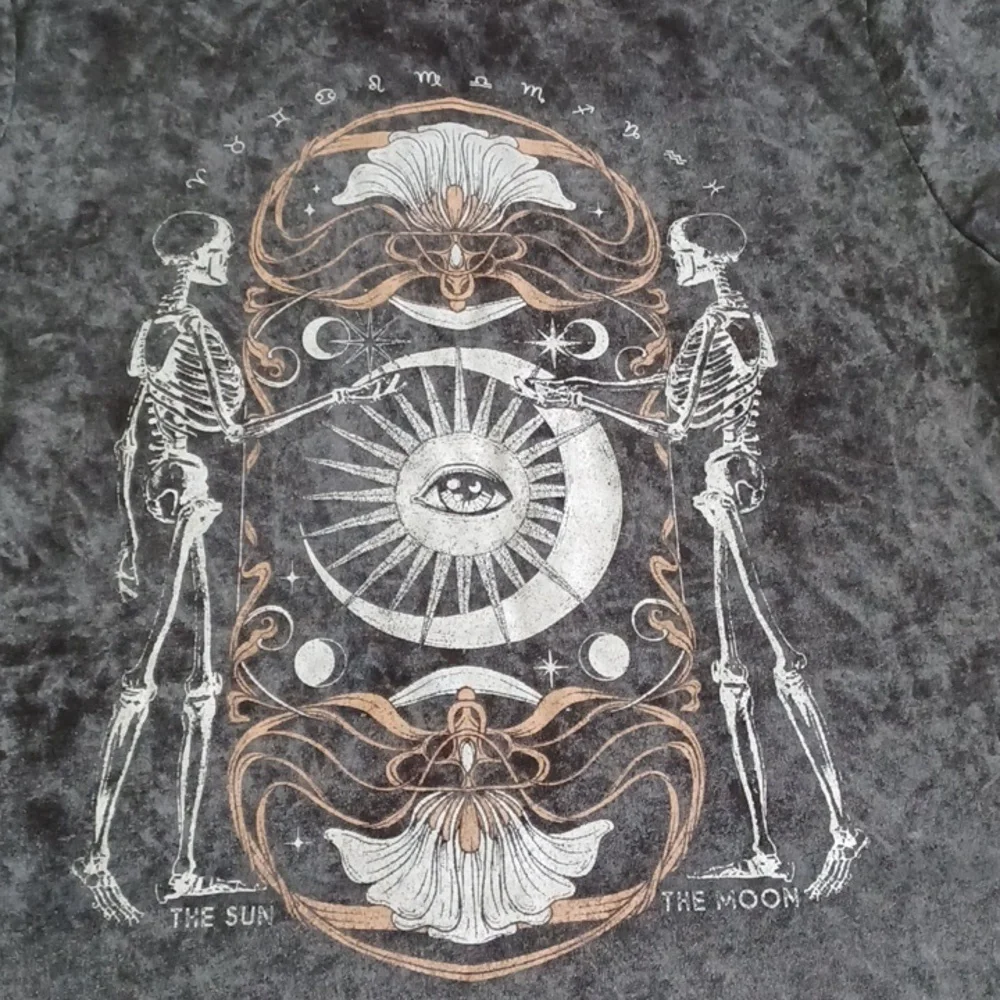 The Sun / The Moon Wound up t-shirt  NWT - Picture 2 of 8